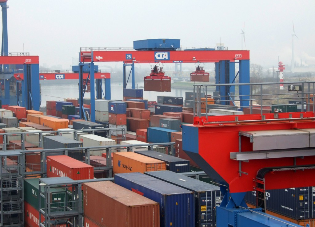 Bild 2: Das Container-Terminal Altenwerder zählt zu den modernsten Container-Umschlagsanlagen der Welt. (Bild: Baumer)