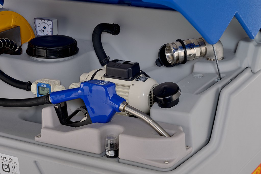 Der AdBlue®-Vorrat vor Ort mit Zapfpistole erspart das umständliche Hantieren mit Kanistern Bild: CEMO