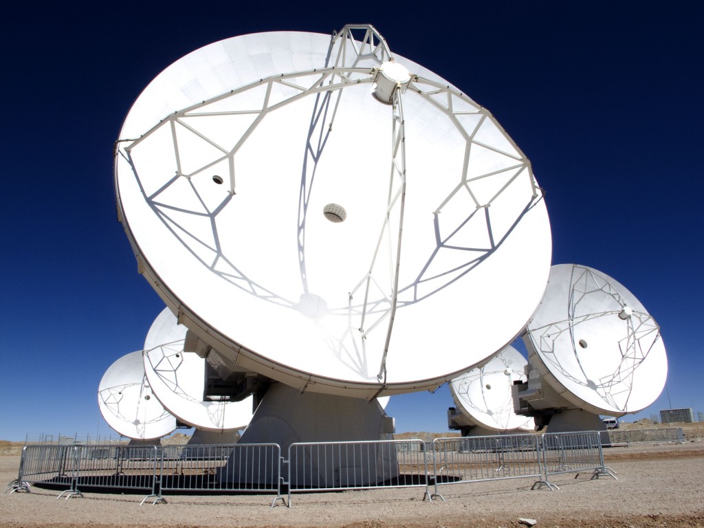 Hexapoden haben sich in vielen Anwendungsbereichen bewährt, z.B. auch bei Teleskopen Bild: ALMA (ESO / NAOJ / NRAO)