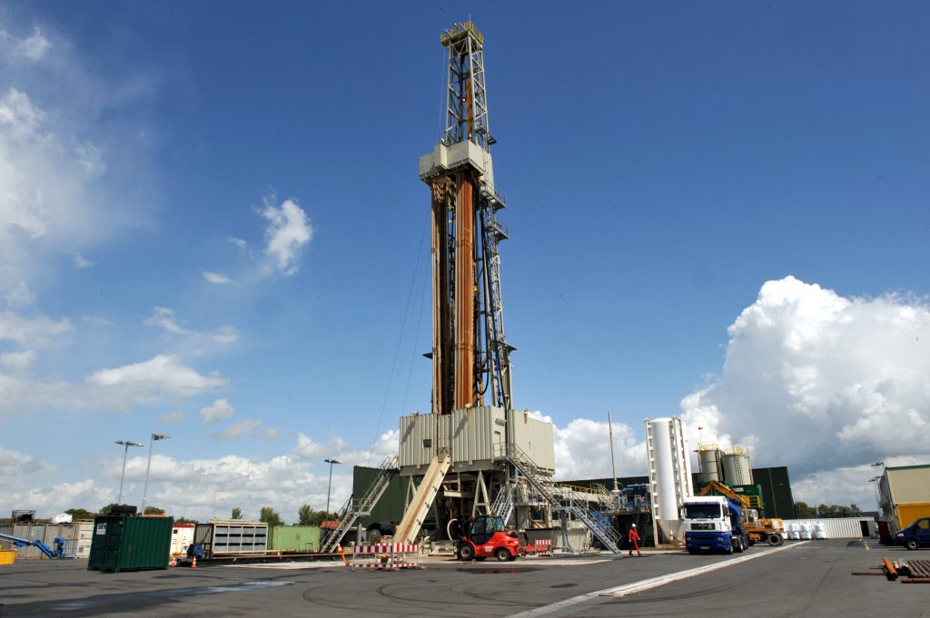 In der ostfriesischen Gemeinde Jemgum entsteht derzeit einer der größten Erdgas-Kavernenspeicher Deutschlands. Bild: EWE, astora