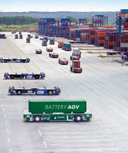 Fahrerlose Transportfahrzeuge (AGV) haben sich bewährt, um Container in Hafenanlagen zu transportieren Bild: Terex Port Solutions