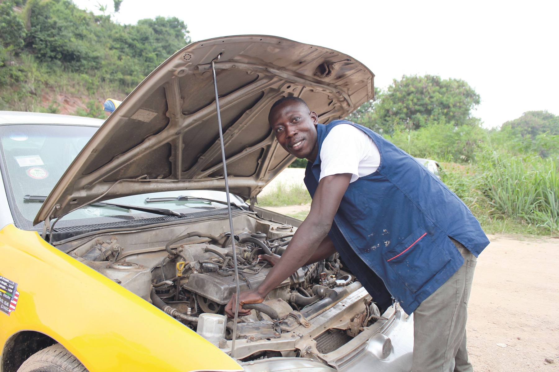 Patrick E. aus Brafoyaw Cape Coast in Ghana erhielt via Opportunity International Deutschland (OID) die Möglichkeit zu einer Ausbildung zum Automechaniker: „Ich war schon immer von Autos begeistert“ Bild: OID