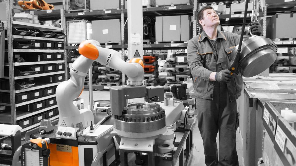 Kollaborative Roboter bringen etliche, lukrative Vorteile: Die Produktion wird flexibler, Zykluszeiten verkürzen sich, Mitarbeiter werden entlastet und die Effizienz steigt deutlich. Bild: KUKA AG