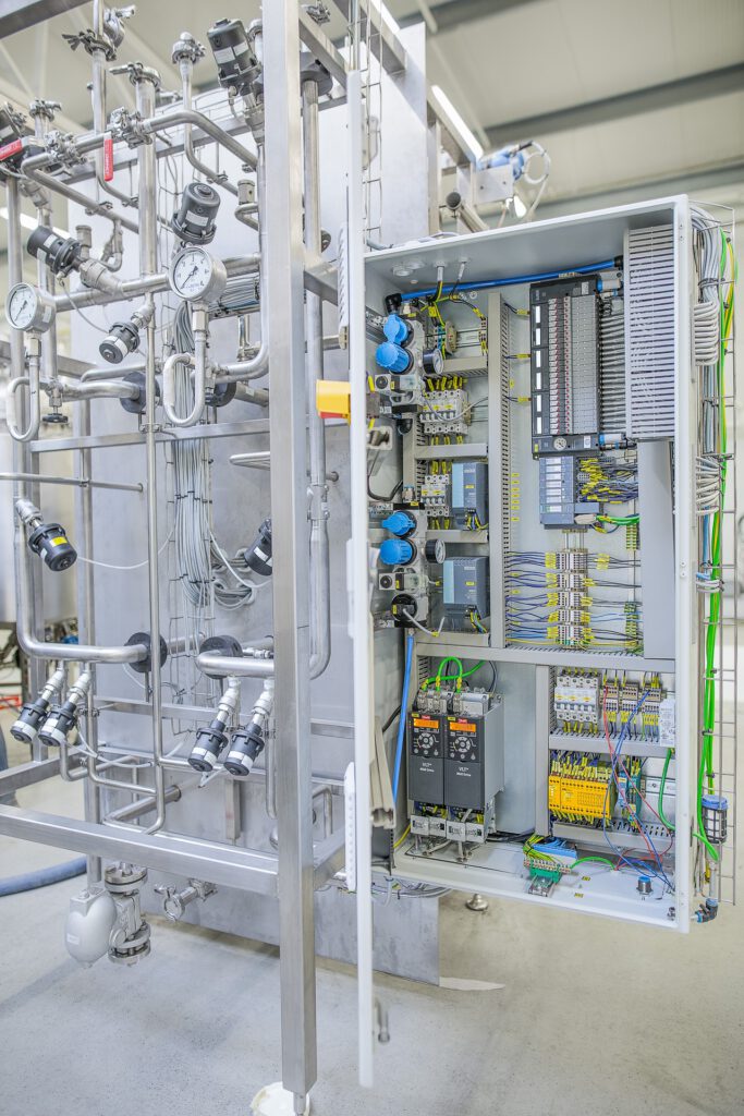 Fermentationsanlage zur Insulinproduktion: Insgesamt 20 Ventilinseln übernehmen die elektropneumatische Integration. Bild: ZETA