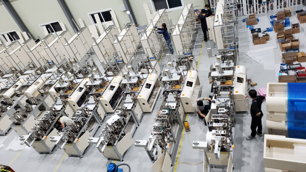 Ultraschalltechnologie hilft HJ PNC im Kampf gegen COVID-19: Das Unternehmen produziert pro Monat 70 vollautomatische Maschinen für die Fertigung von Atemschutzmasken. Bild: HJ PNC